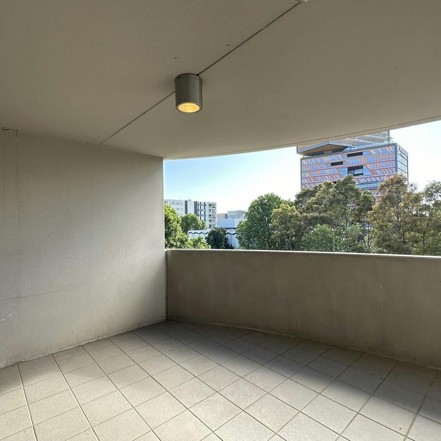 TWO BEDROOM APARTMENT IN THE HEART OF BANKSTOWN CBD - Photo 1