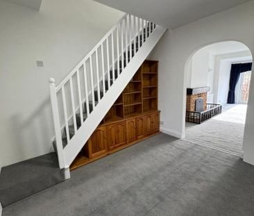 3 bedroom semi-detached bungalow to rent - Photo 2