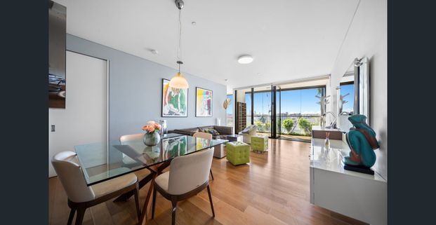 Spacious 2 Bedroom Apartment Featuring Breathtaking City Views - Photo 1