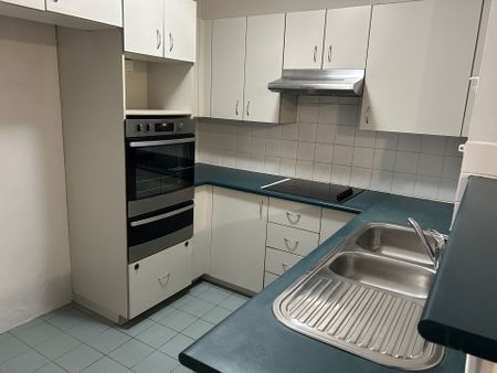 Great size two-bedroom unit in the heart of Riverwood you cannot missed! - Photo 5