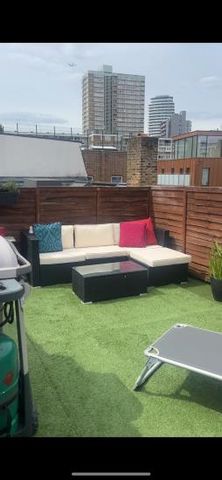 Very large double room in Battersea with roof terrace - Photo 4