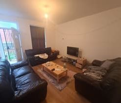6 Bed - 55 Chestnut Avenue, Hyde Park, Leeds - LS6 1AZ - Student - Photo 6