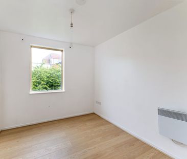 London Road, Isleworth, TW7 - Photo 2