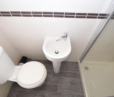 4 bedroom end of terrace house to rent - Photo 6