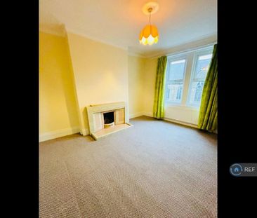 3 bedroom flat to rent - Photo 1