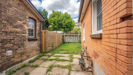 For Lease - 294 Park Avenue Unit# Main FL, Brantford, Ontario - Photo 4