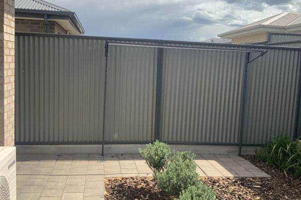 Near New 3 Bedroom Home! - Photo 1