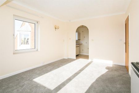 1 bedroom retirement property to rent - Photo 2