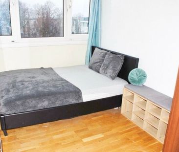 Room in a Shared Flat, Hersham Close, SW15 - Photo 3