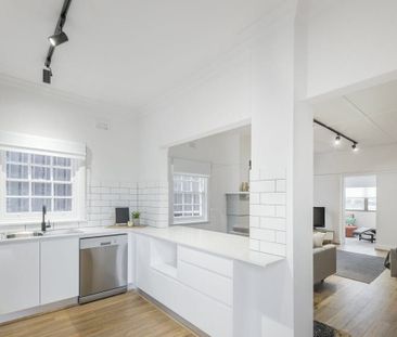 Stylish, Sunlit Living in a Prime Mayfield Location - Photo 5