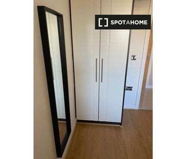 Beautiful room in shared apartment in Whitehall, Dublin - Photo 2