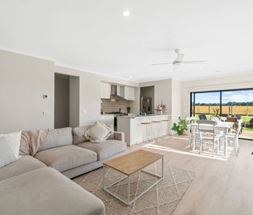 STUNNING HOME IN EMERALD WATERS ESTATE - Photo 1