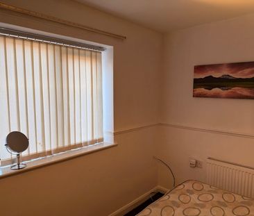 Room in a Shared House, New Cross Street, M5 - Photo 1