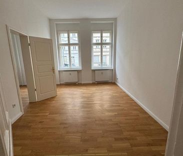 Modernisierte 2-Zimmer-Altbauwohnung mit EBK, unbefristet & per sof... - Foto 1