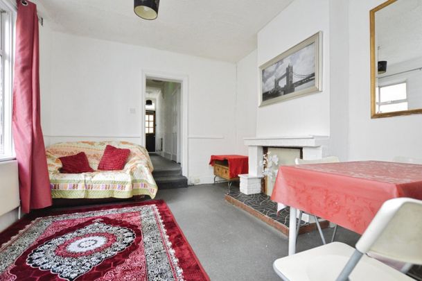 2 bedroom Flat To Let Total Size: 485 SQ FT - Photo 1