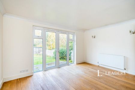 4 bedroom detached house to rent - Photo 2