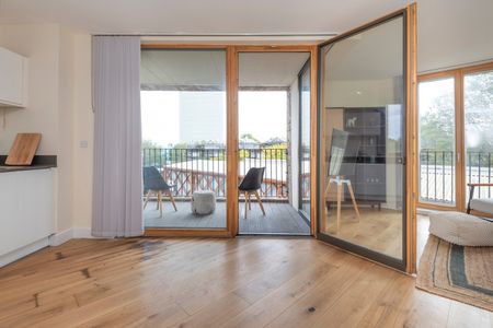 2 Bed Flat, Lockton Street, W10 - Photo 4