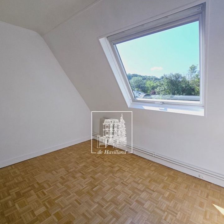 Maison • La Celle-Saint-Cloud - Photo 1
