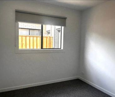 Cranbourne East - Photo 3