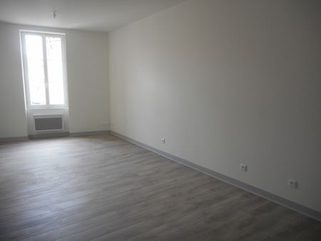 Location Appartement 4 pièces 69m² AGEN 47000 - Photo 5