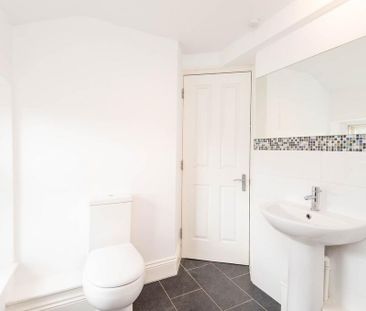3 bedroom semi-detached house to rent - Photo 5