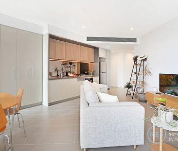 Luxe 1-Bedroom Apartment with City Views in St Leonards Square - Photo 2