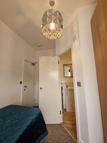 1 bedroom in a house share to rent - Photo 3