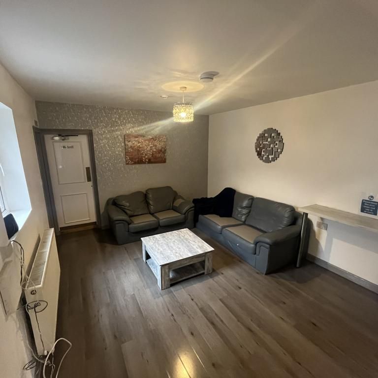 1 bedroom in a house share to rent - Photo 1