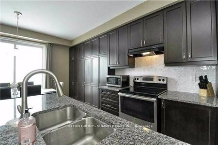 Detached Home For Lease | X8116854 - Photo 5