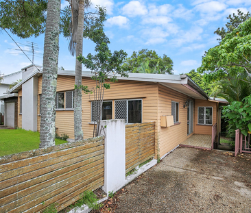 YOUR NEW FAMILY HOME AWAITS YOU! - Photo 5