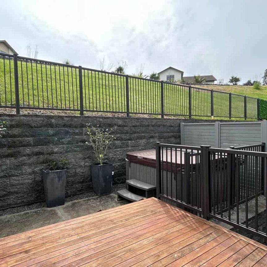 IMMACULATE 3 BEDROOM HOME - Photo 1