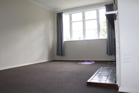 Freshly Renovated 2 Bedroom Duplex - Quiet Cul-de-Sac Living - Photo 2