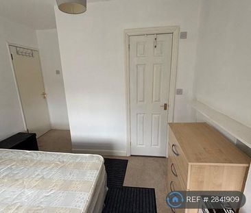 5 bedroom semi-detached house to rent - Photo 3