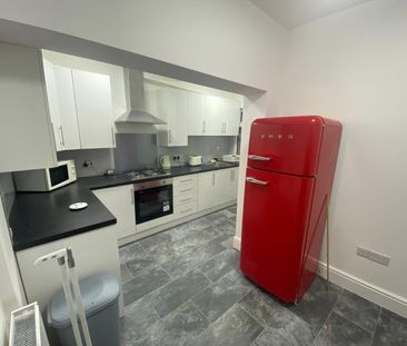 2 Bed Terraced House, Francis Avenue, IG1 - Photo 5