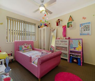 Large Home with Multiple Living Spaces - Photo 2