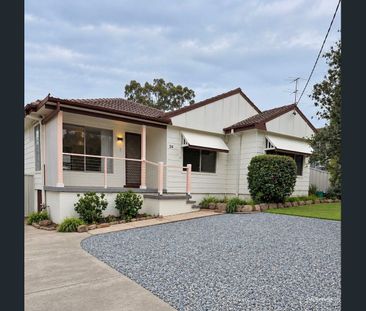 COMFORTABLE THREE-BEDROOM HOME WITH MULTIPLE LIVING AREAS, LOW MAIN... - Photo 1