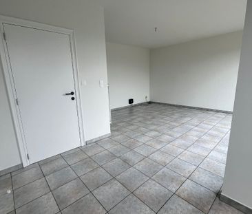 Instapklaar appartement met 2 slaapkamers, terras en garage - Photo 2