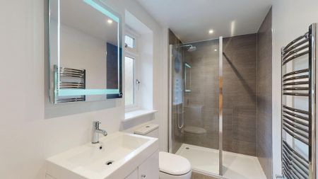 4 bedroom semi-detached house to rent - Photo 5