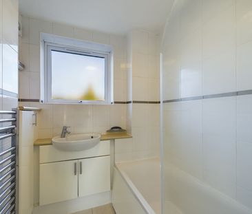 2 bedroom in Ray Park Avenue, Maidenhead - Photo 4