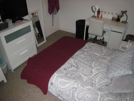 3 bedroom terraced house to rent - Photo 5