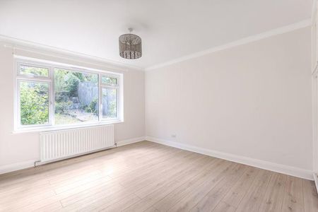 3 bedroom detached bungalow to rent - Photo 3