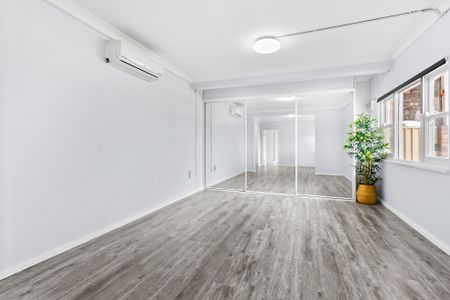 2/36 Minnegang Street, WARRAWONG NSW 2502 - Photo 2