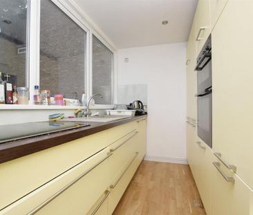 5 bedroom end of terrace house to rent - Photo 1