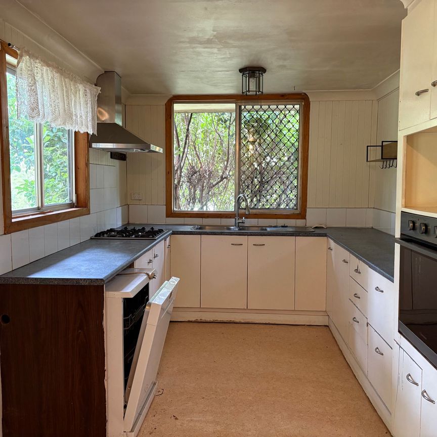 Country Living so Close to Town @ $480 Per Week - Photo 1