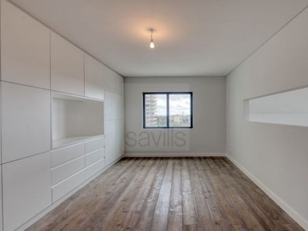 5 room luxury Flat for rent in Lisbon - Photo 4