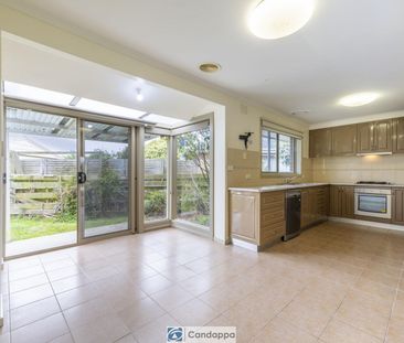 COSY 3 BEDROOM HOME IN GREAT LOCATION!!! - Photo 1