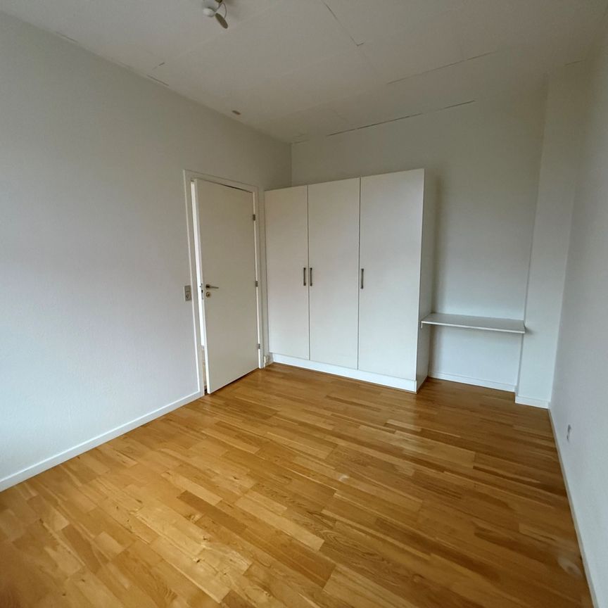 Super fin 2-værelses med lille altan midt i gådagen. - Photo 1