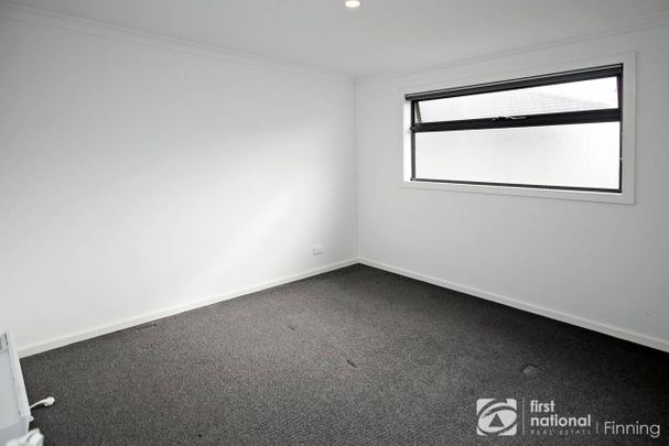 Modern 3-Bedroom Townhouse - Photo 1