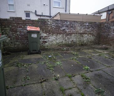 3 Bed House to Let on Calverley Street, Preston - Photo 6