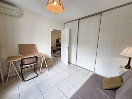 Location Appartement 3 pièces 55m² ST DENIS 97400 - Photo 4